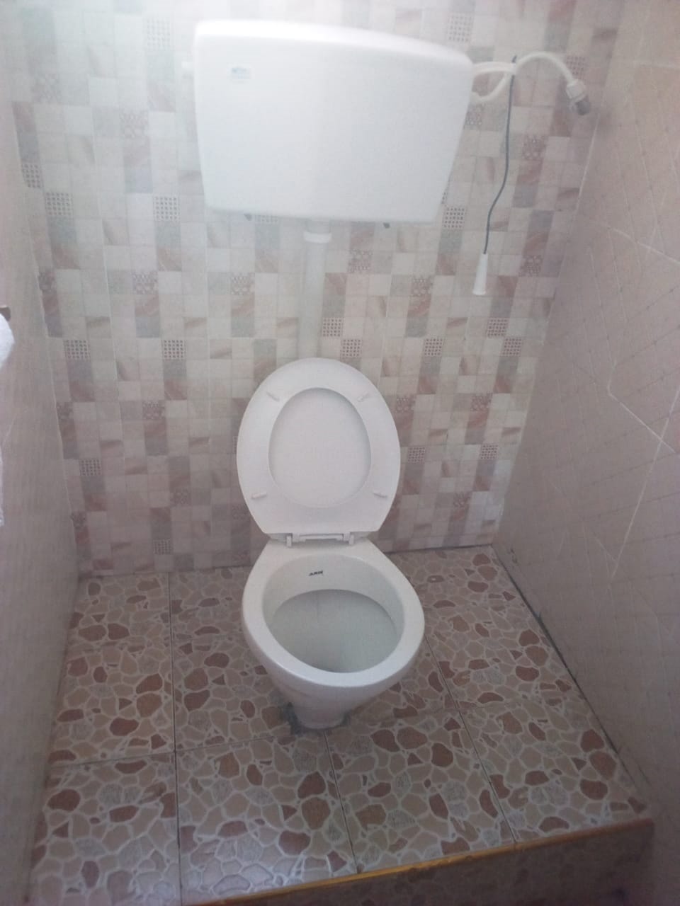 Single Room | Bathroom | Shower, rainfall showerhead, towels, soap
