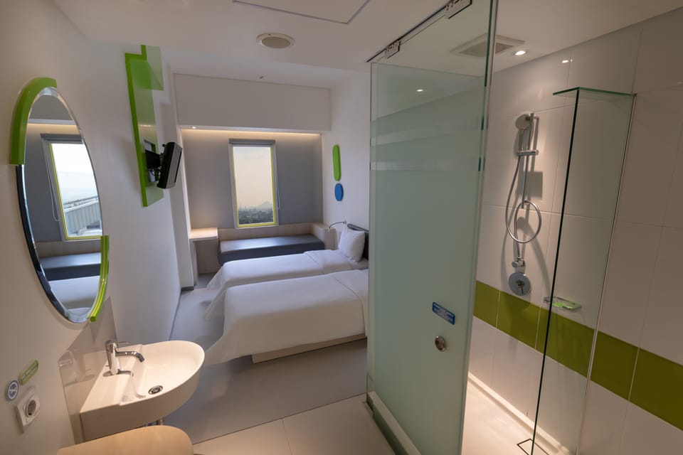 Room (POP!) | Premium bedding, in-room safe, desk, soundproofing