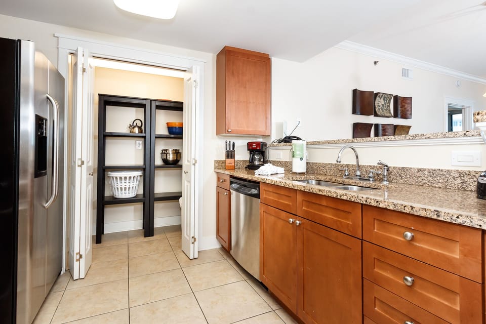 Condo | Private kitchen | Stovetop, toaster, cookware/dishes/utensils