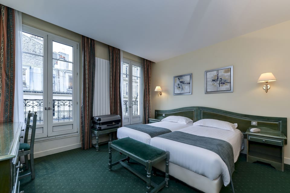 Twin Room | In-room safe, desk, laptop workspace, soundproofing