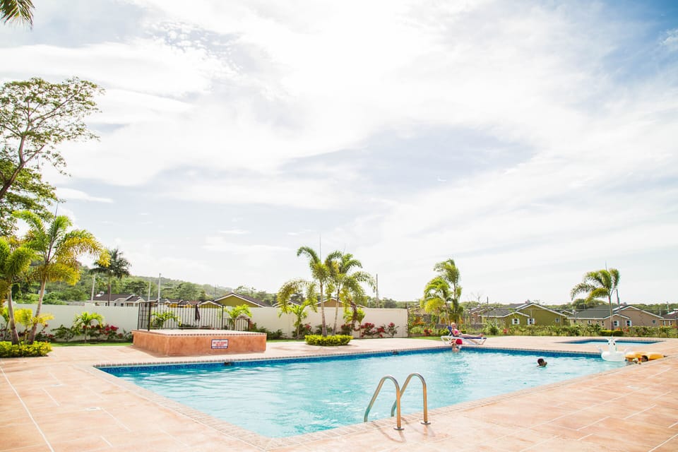 2 outdoor pools