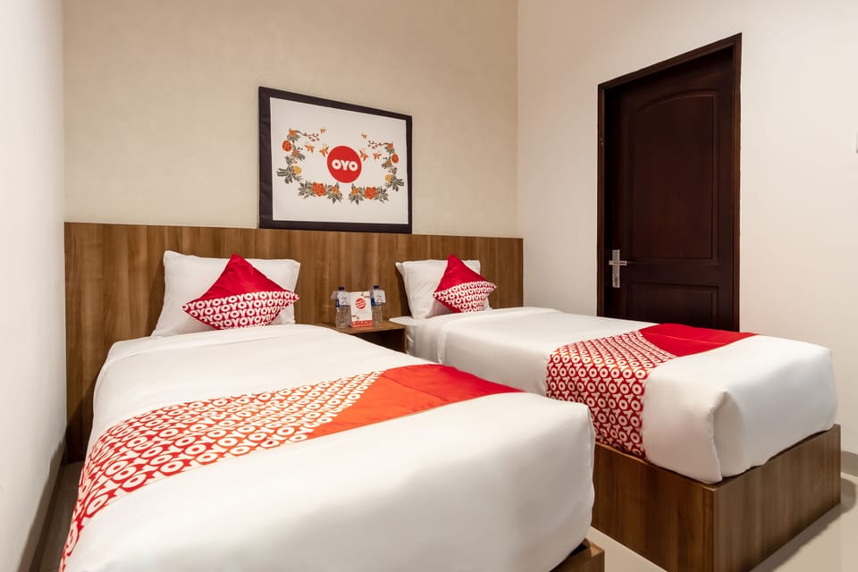 Standard Twin Room | Desk, WiFi (free), bed sheets