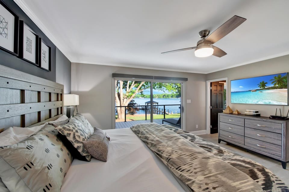 House, Multiple Beds (Southern Sunrise) | 4 bedrooms, individually decorated, individually furnished, desk