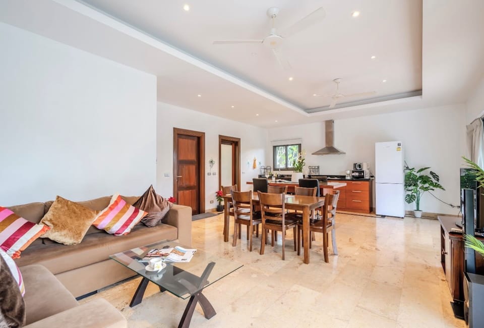 Villa, 2 Bedrooms, Non Smoking, Kitchen | Living area | Flat-screen TV