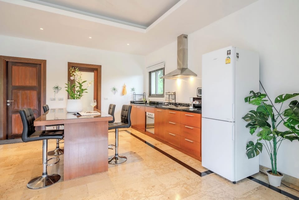 Villa, 2 Bedrooms, Non Smoking, Kitchen | Private kitchen | Full-size fridge, microwave, oven, stovetop