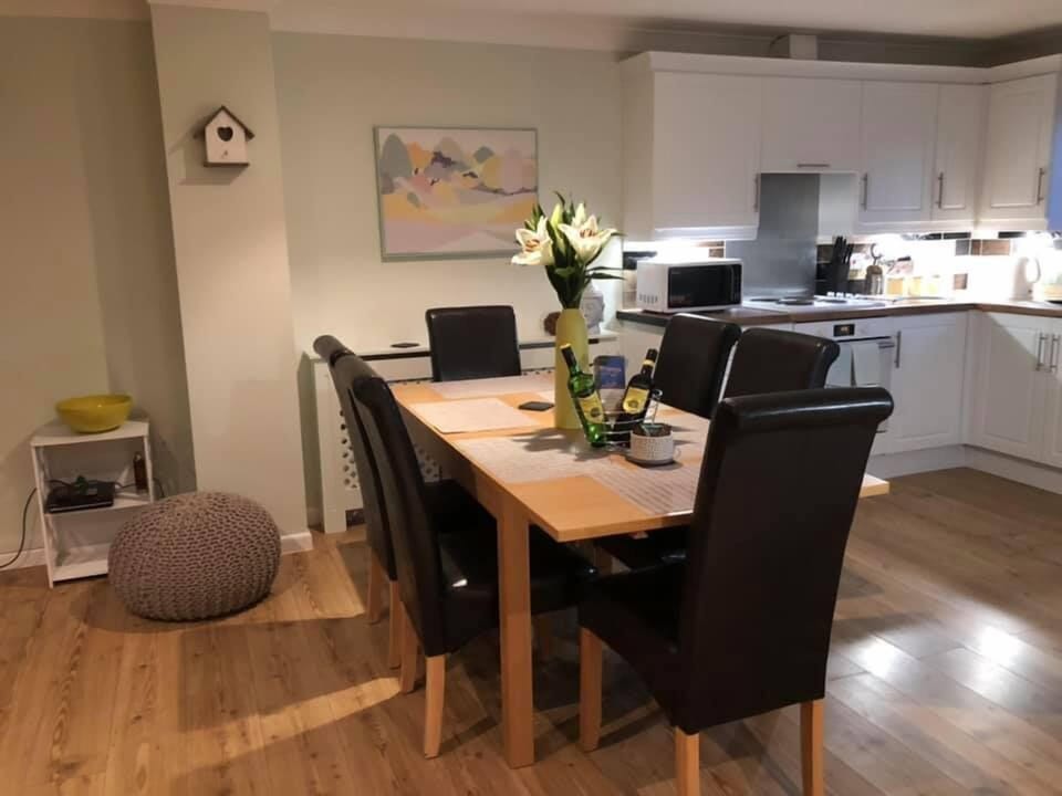 House, 4 Bedrooms | In-room dining