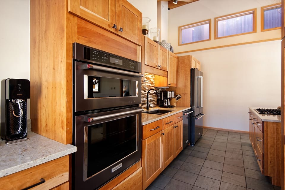 Condo, 3 Bedrooms | Private kitchen | Fridge, microwave, oven, dishwasher