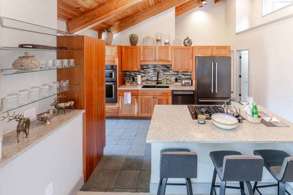 Condo, 3 Bedrooms | Private kitchen | Fridge, microwave, oven, dishwasher