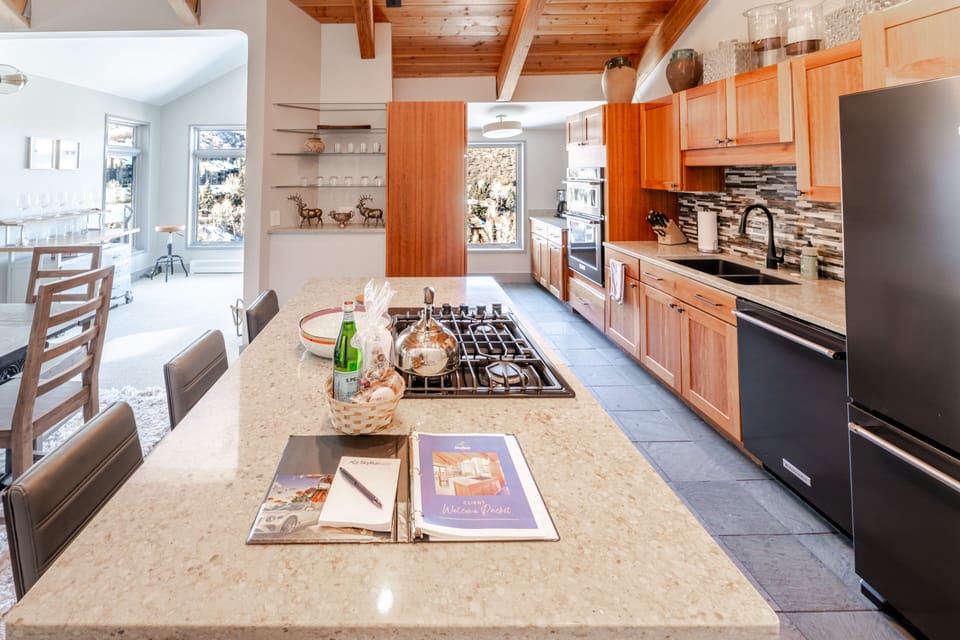 Condo, 3 Bedrooms | Private kitchen | Fridge, microwave, oven, dishwasher