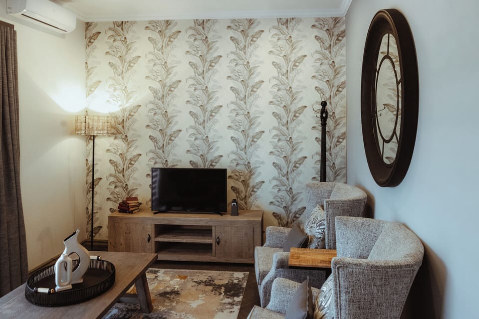 Family Room | In-room safe, soundproofing, WiFi (free), individually decorated