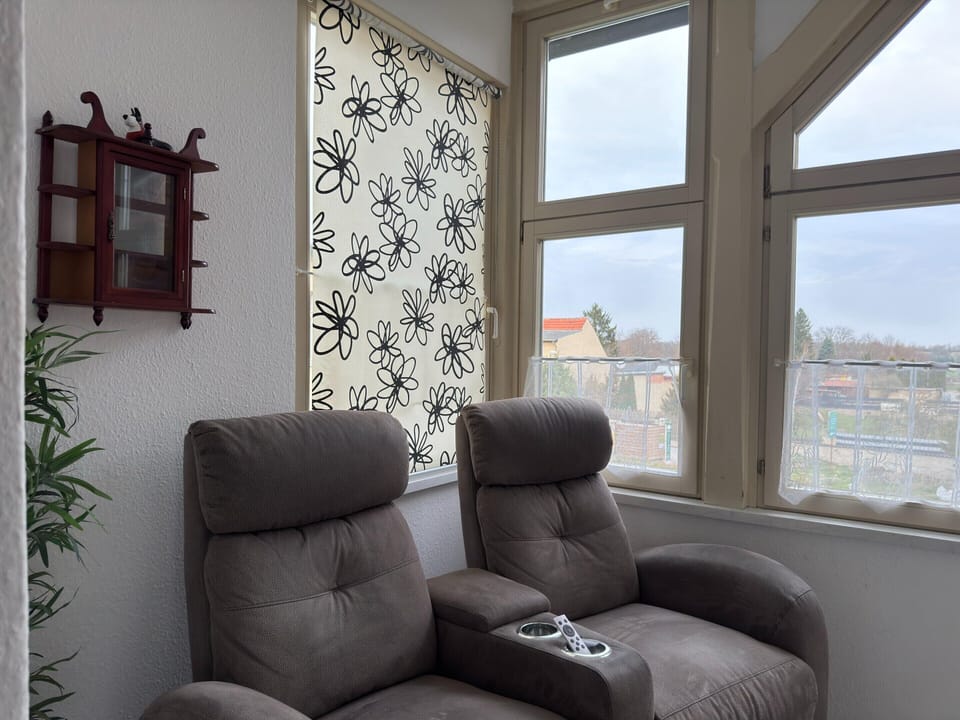 Apartment | Living room | Flat-screen TV
