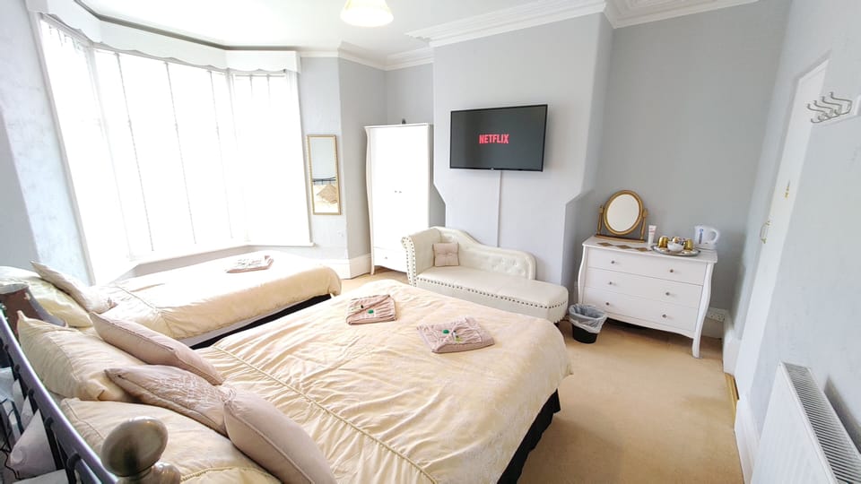 Family Room, Partial Sea View (2 Adults 1 Child) | Individually decorated, individually furnished, desk, blackout drapes