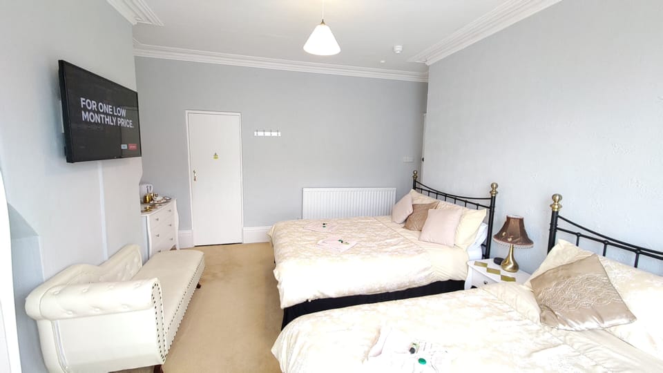 Family Room, Partial Sea View (2 Adults 1 Child) | Individually decorated, individually furnished, desk, blackout drapes