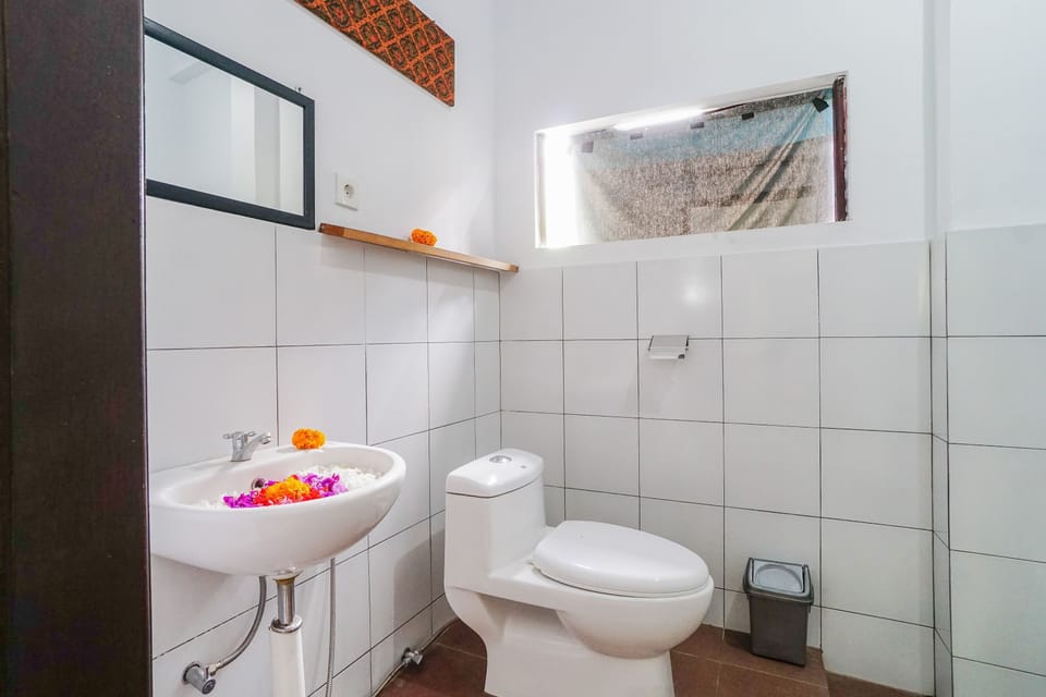 Standard Double Room | Bathroom | Shower, towels