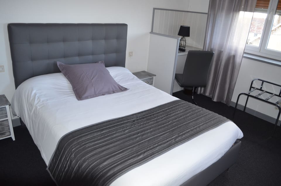 Double Room | Individually decorated, individually furnished, desk, blackout drapes