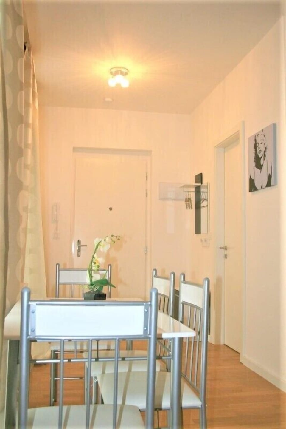 Comfort Studio | In-room dining