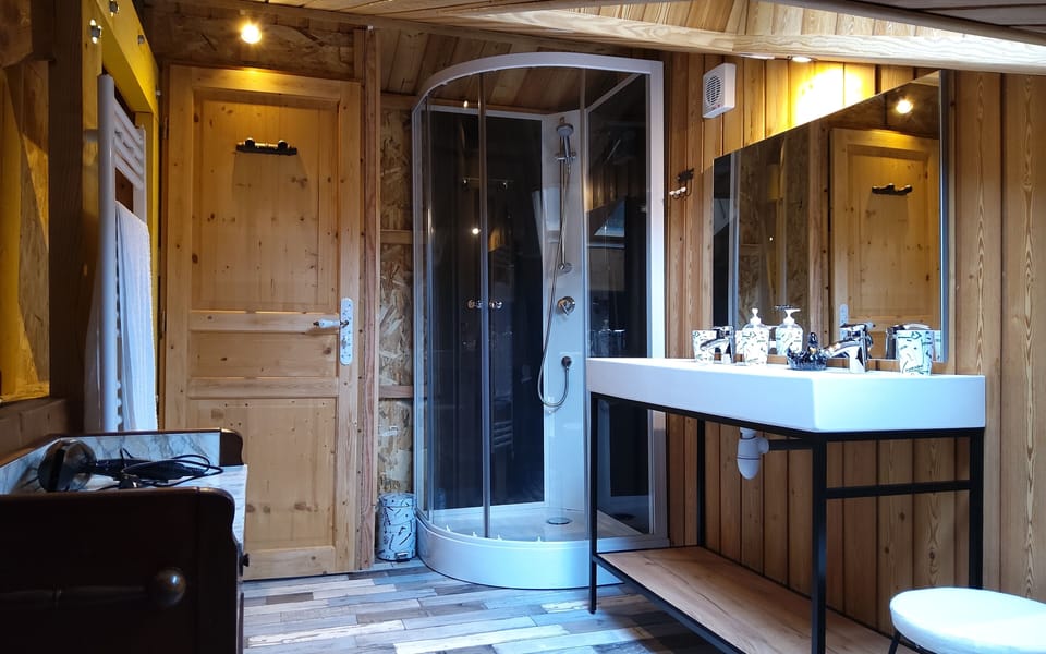 Gîte 15 people | Bathroom | Hair dryer, towels