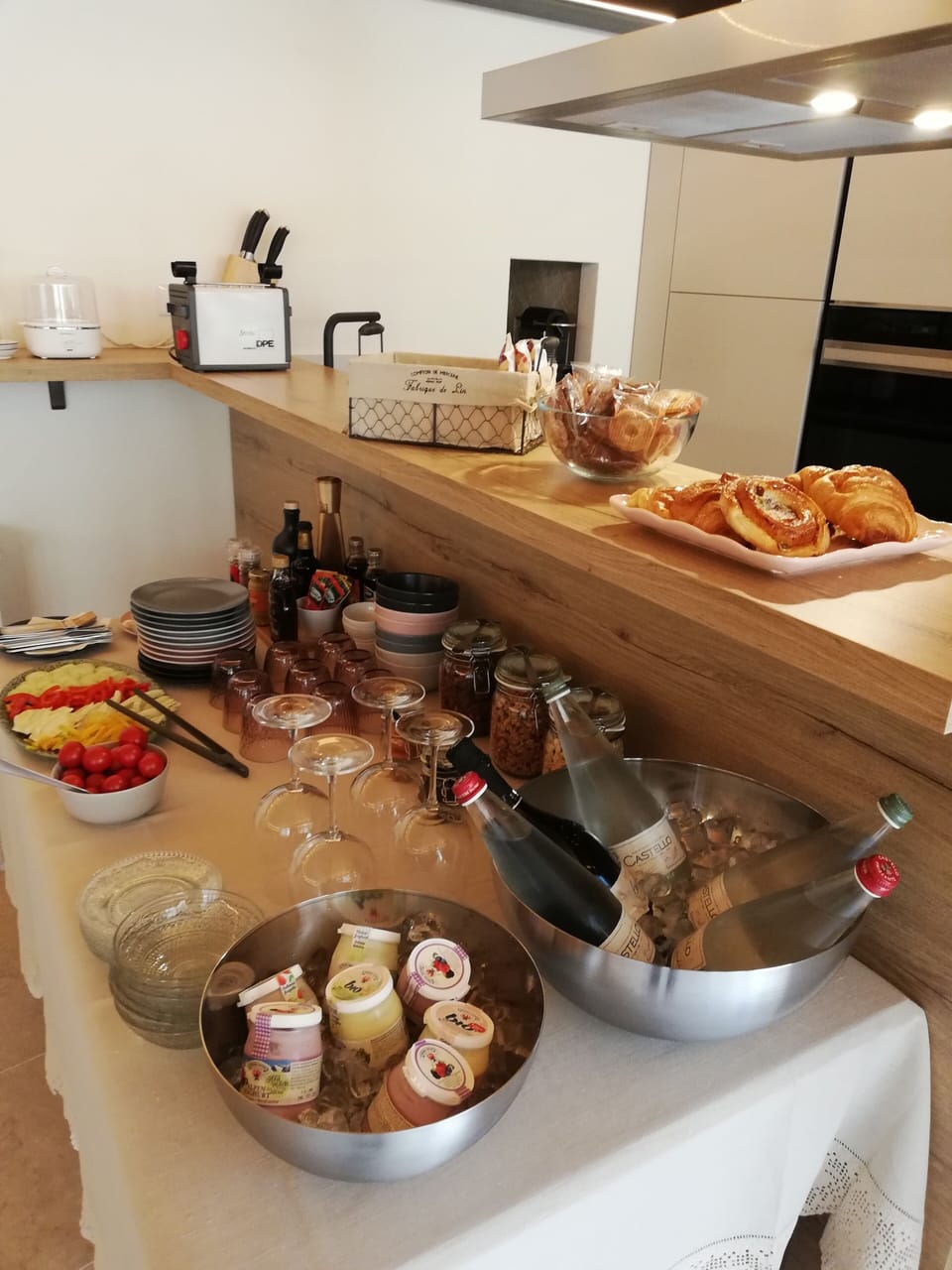 Free daily continental breakfast