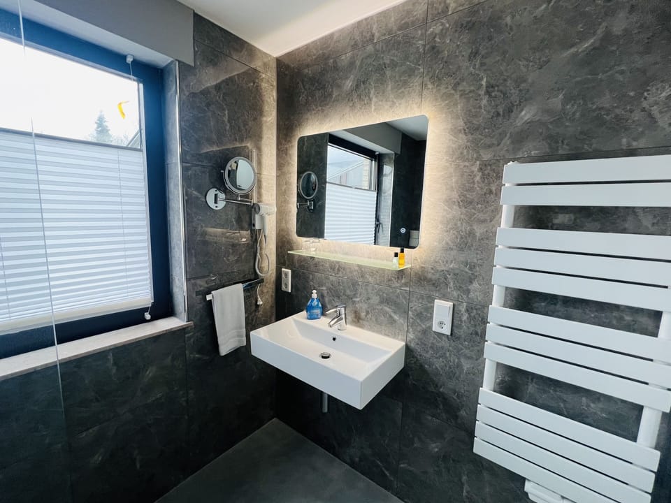 Classic Double or Twin Room, Non Smoking | Soundproofing, WiFi (free)