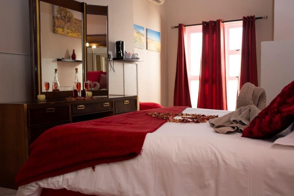 Honeymoon Chalet, 1 Bedroom | Free WiFi, bed sheets
