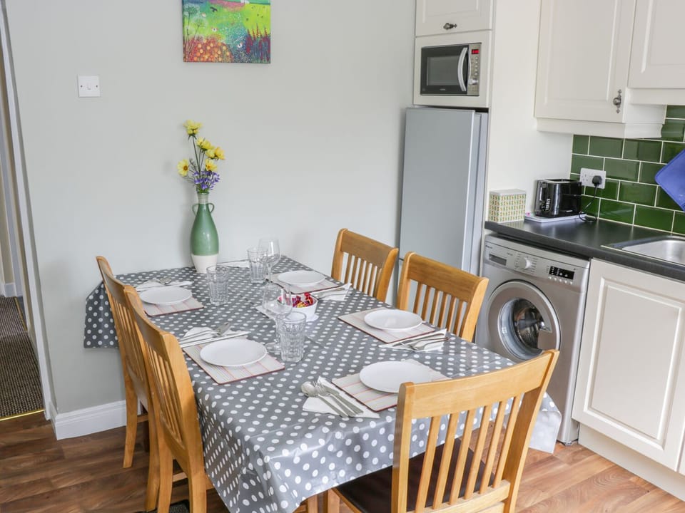 Cottage | Private kitchen | Cookware/dishes/utensils