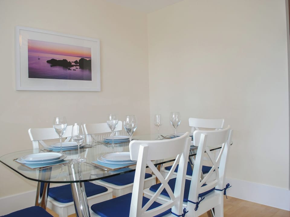 Cottage | Dining
