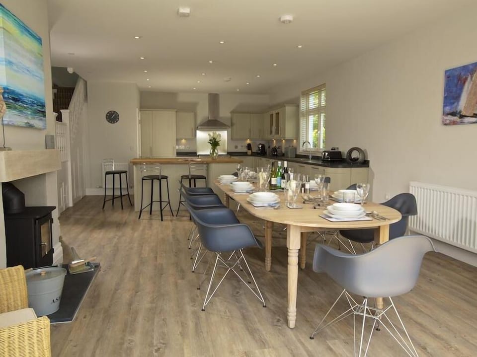 Cottage | Interior