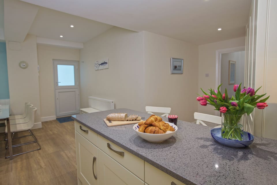 Cottage | Dining