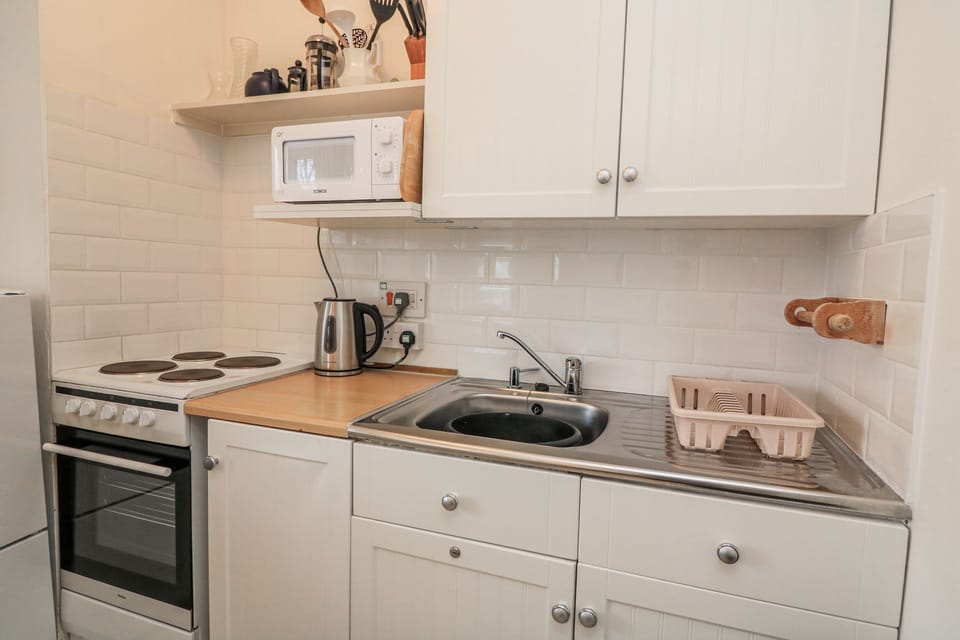 Cottage | Private kitchen | Cookware/dishes/utensils