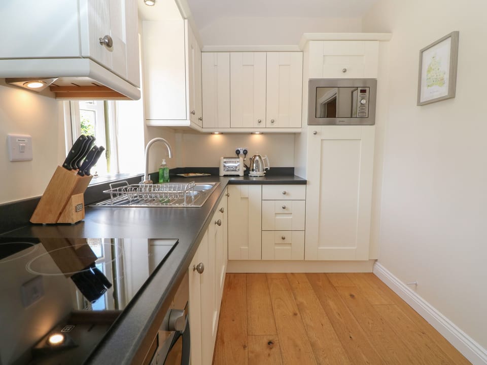 Cottage | Private kitchen | Fridge, microwave, oven, dishwasher