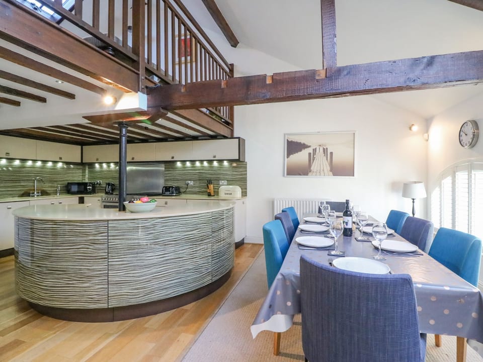 Cottage | Dining