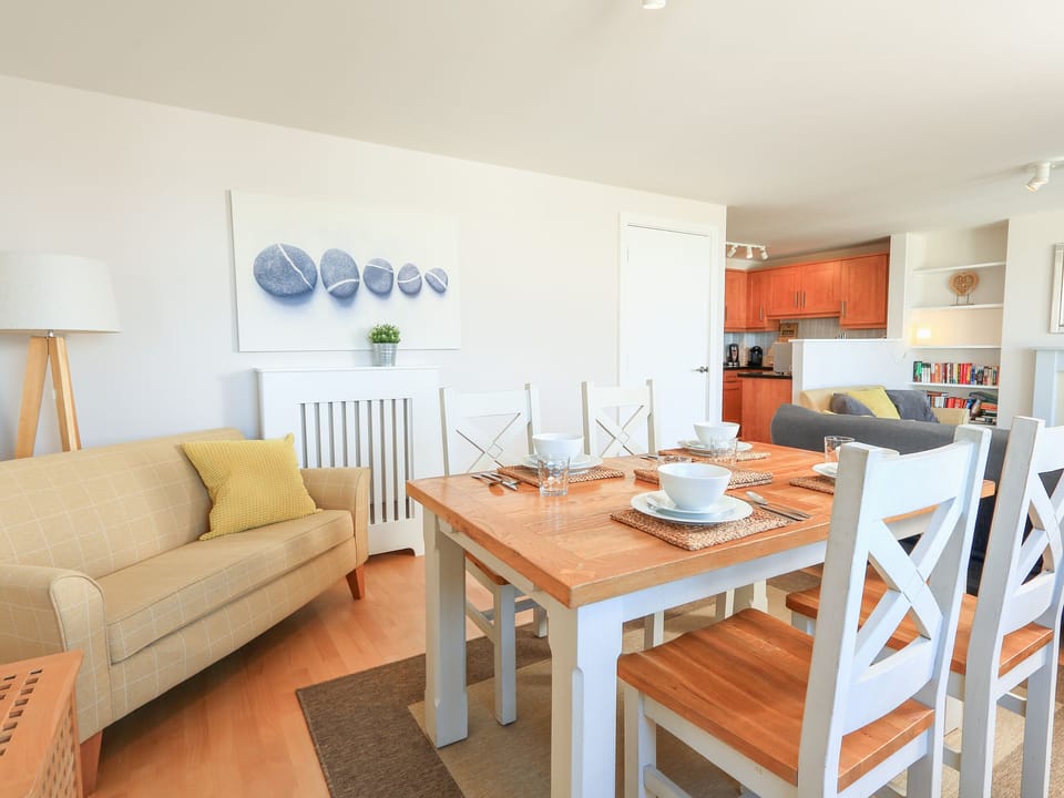 Cottage | Dining
