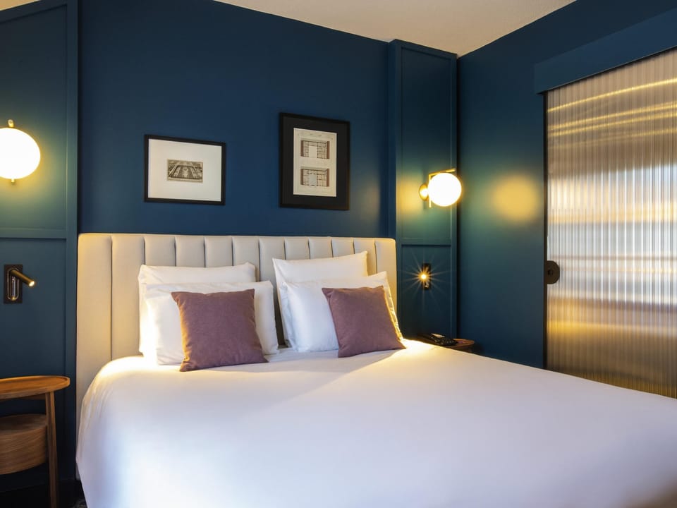 Classic Room, 1 Double Bed | Premium bedding, Select Comfort beds, minibar, in-room safe
