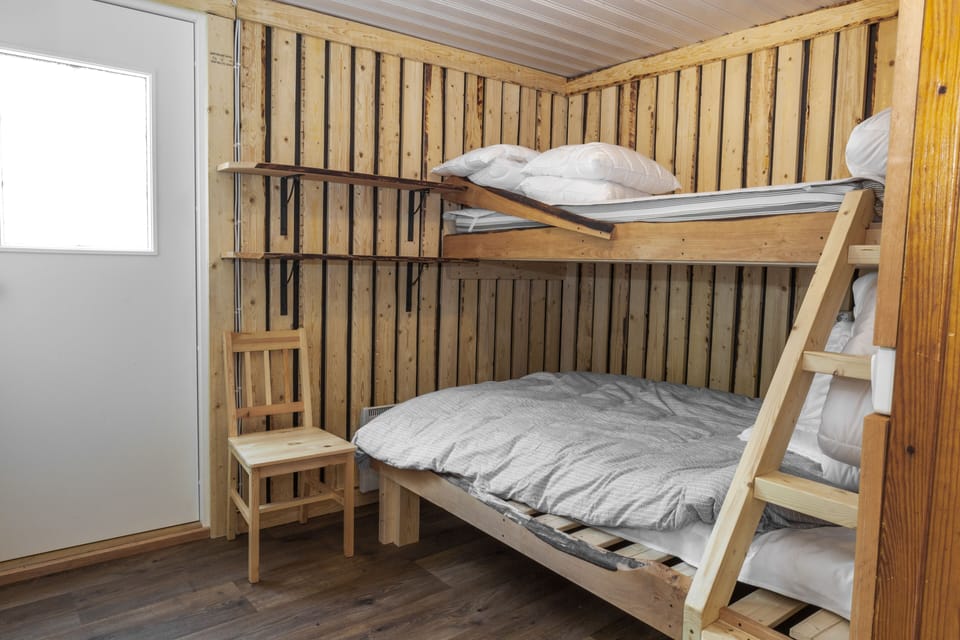 Peace and Privacy Travel - Aulanko Lake Hide-out Cottage in Finland