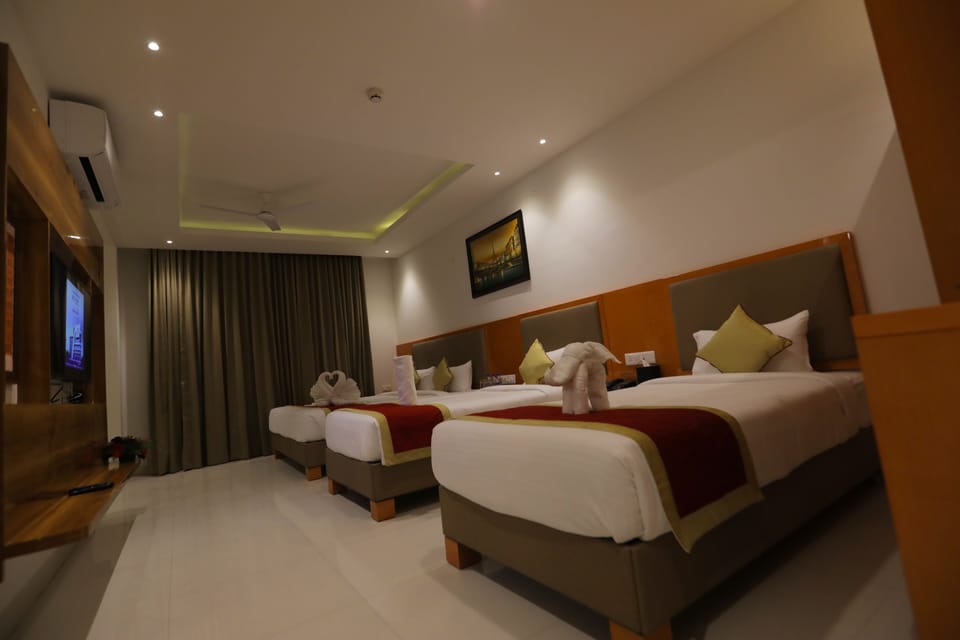 Premium Room | Premium bedding, in-room safe, individually furnished, desk