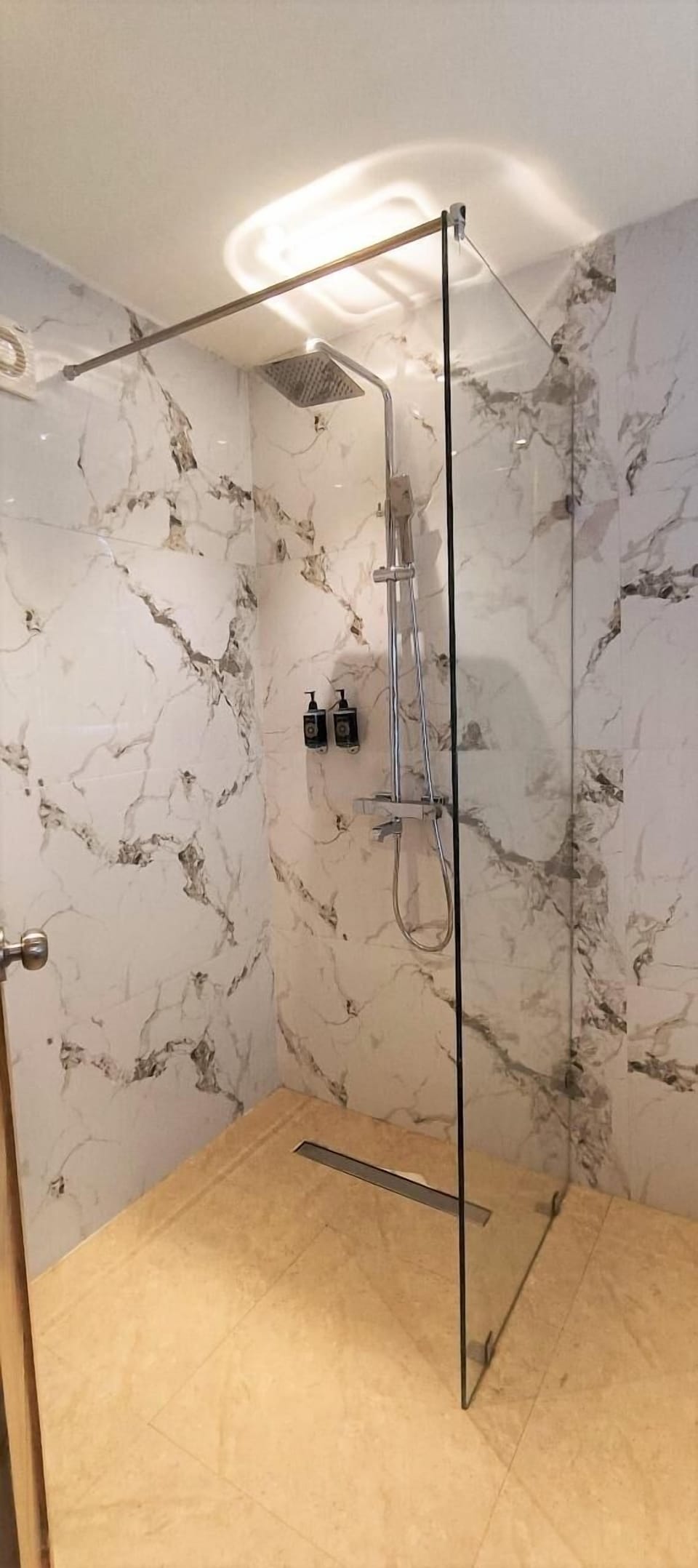 Standard Room | Bathroom | Shower, rainfall showerhead, free toiletries, hair dryer