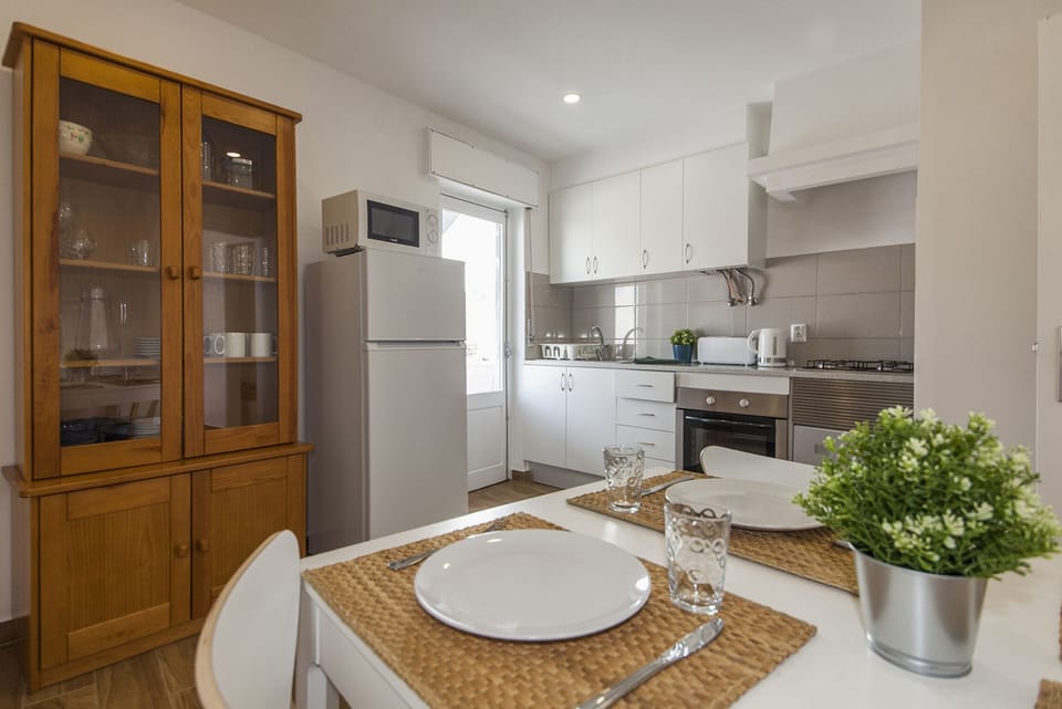 Apartment, 1 Bedroom | Private kitchen | Full-size fridge, microwave, electric kettle, toaster