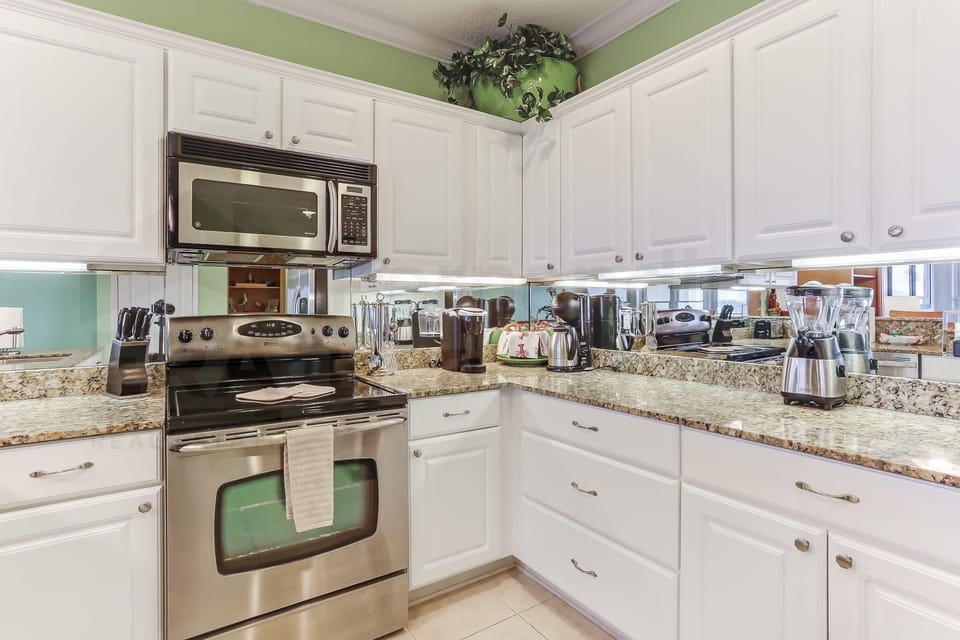 House, 3 Bedrooms | Private kitchen | Fridge, microwave, oven, dishwasher
