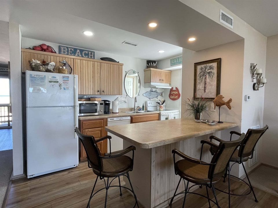 Condo, 1 Bedroom | Private kitchen | Fridge, microwave, dishwasher, coffee/tea maker