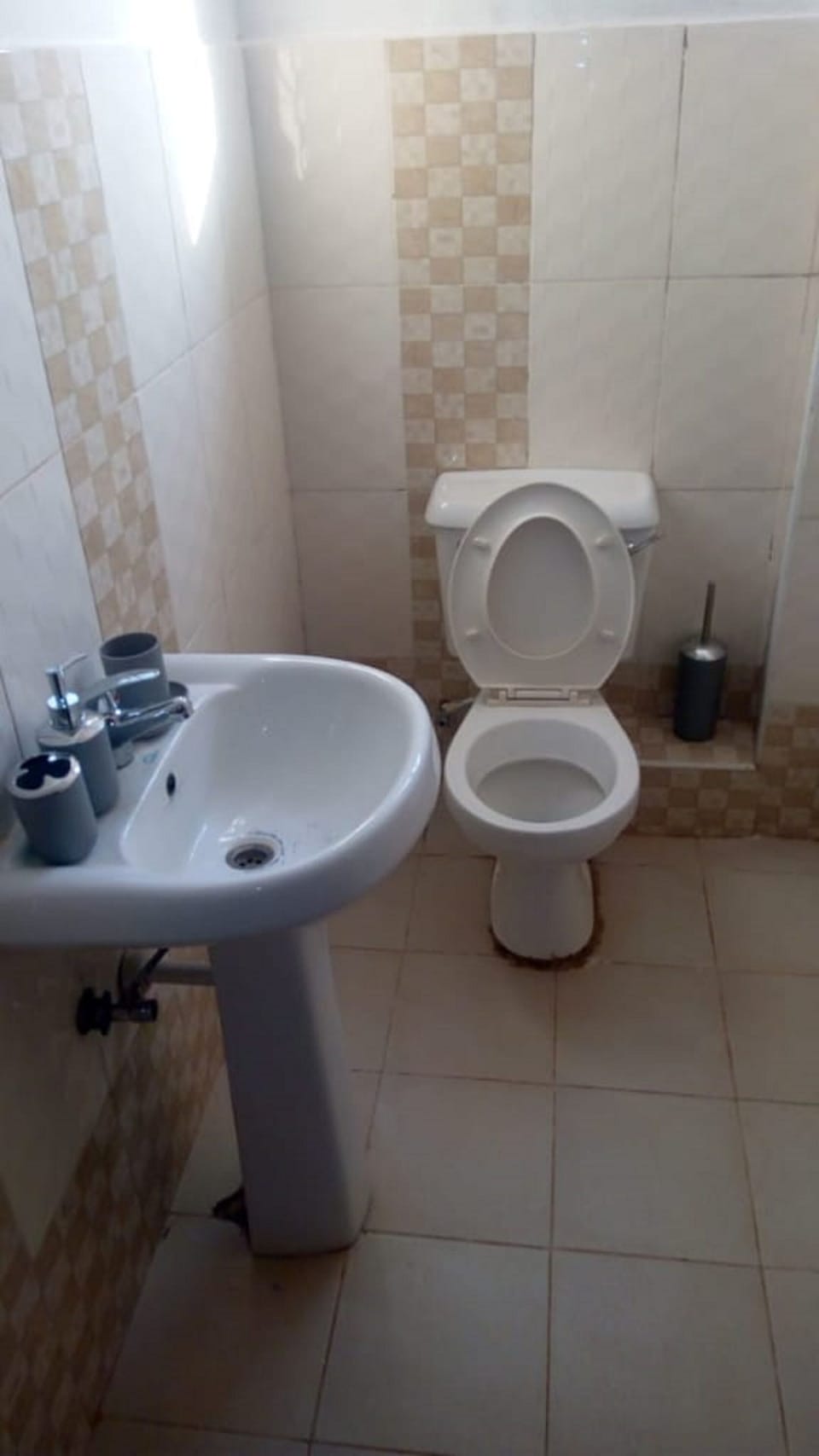 Double Room Single Use | Bathroom | Shower, rainfall showerhead, towels, soap