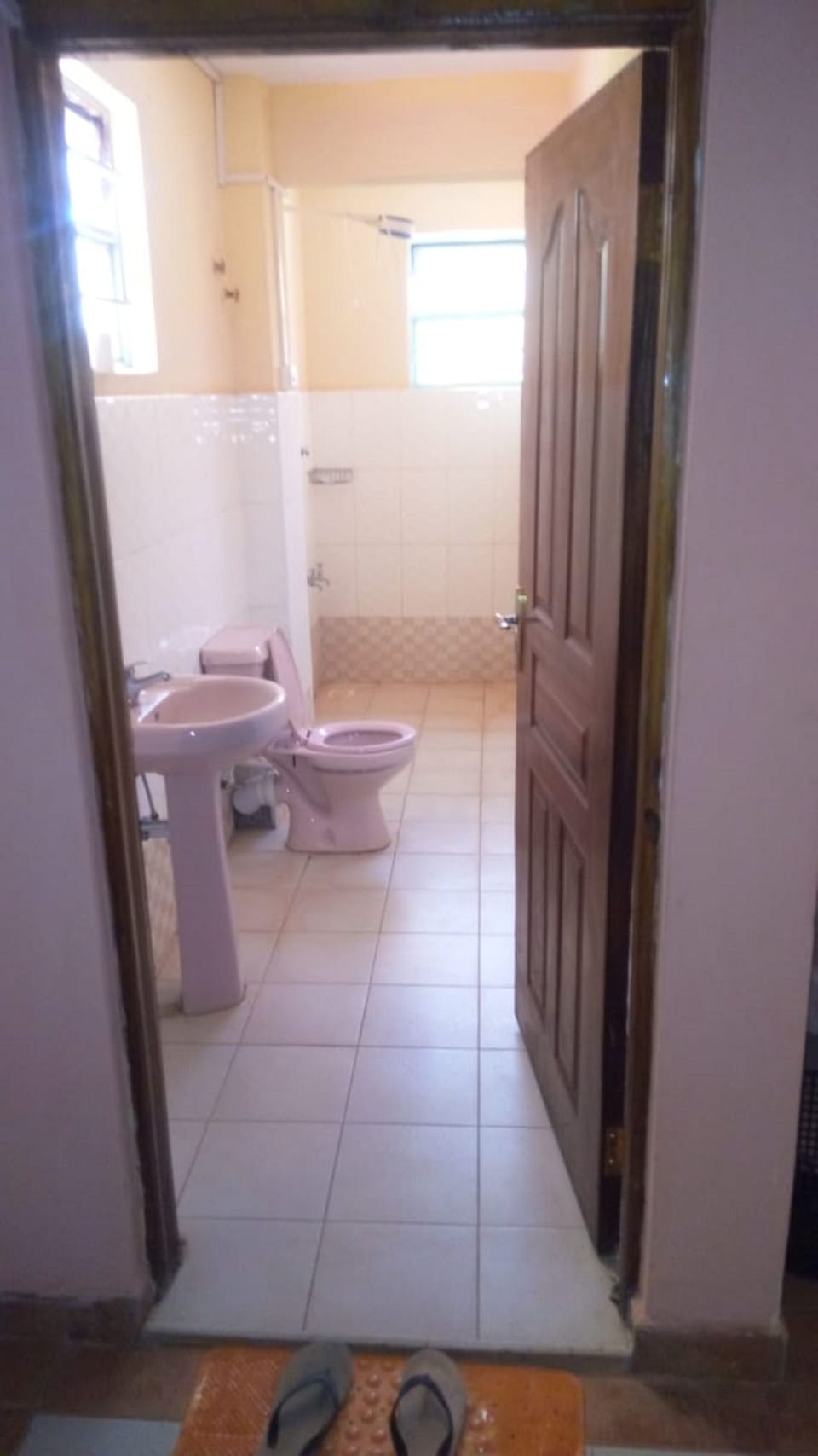 Double Room Single Use | Bathroom | Shower, rainfall showerhead, towels, soap