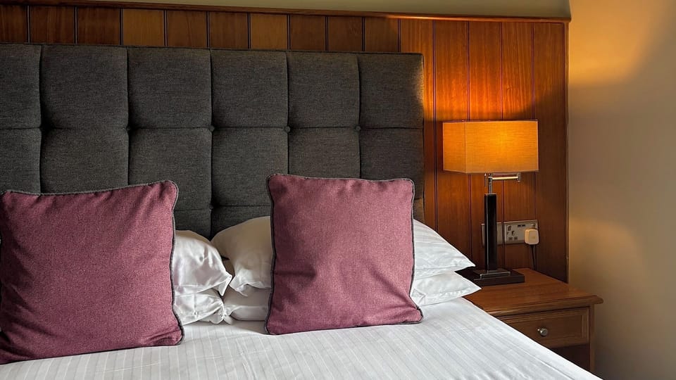 Comfort Double Room | Desk, blackout drapes, soundproofing, iron/ironing board