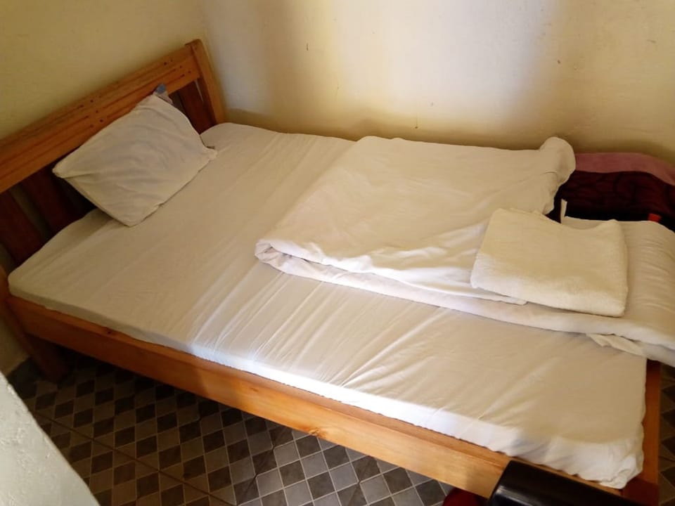 Standard Room | Free WiFi, bed sheets