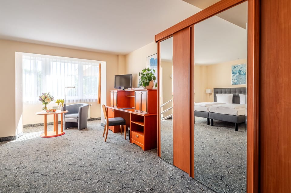 Deluxe Double Room, Mobility Accessible | Hypo-allergenic bedding, in-room safe, desk, blackout drapes