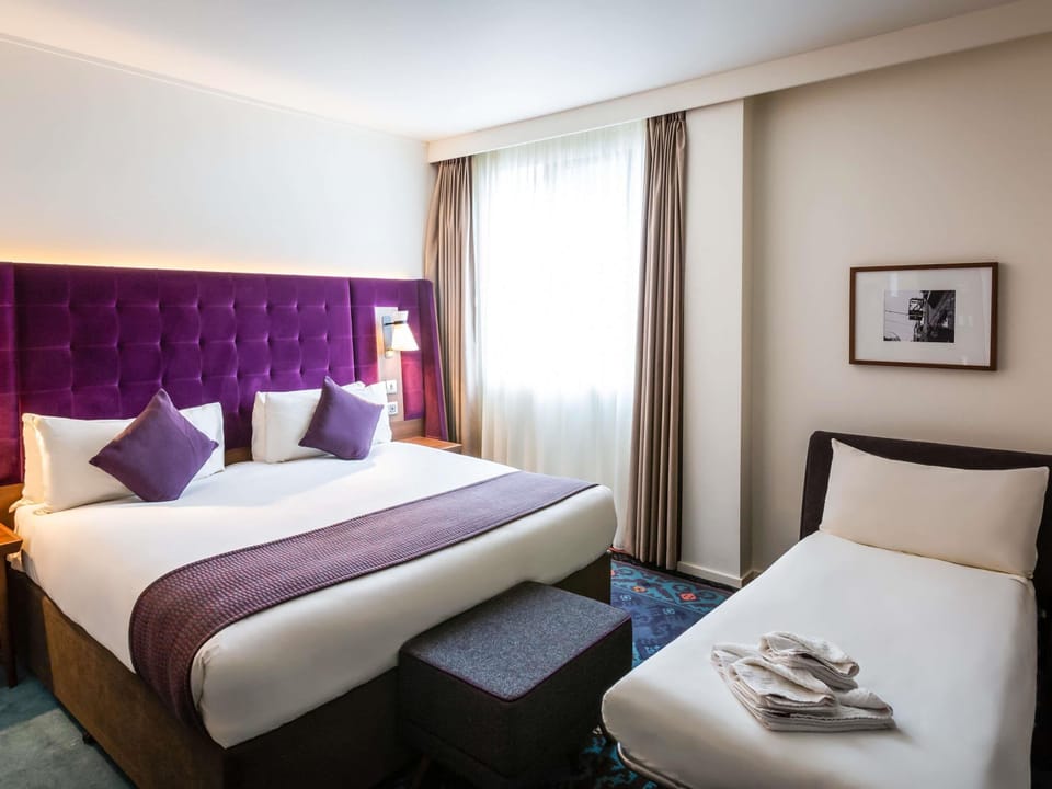 Privilege, Room | Minibar, in-room safe, desk, blackout drapes