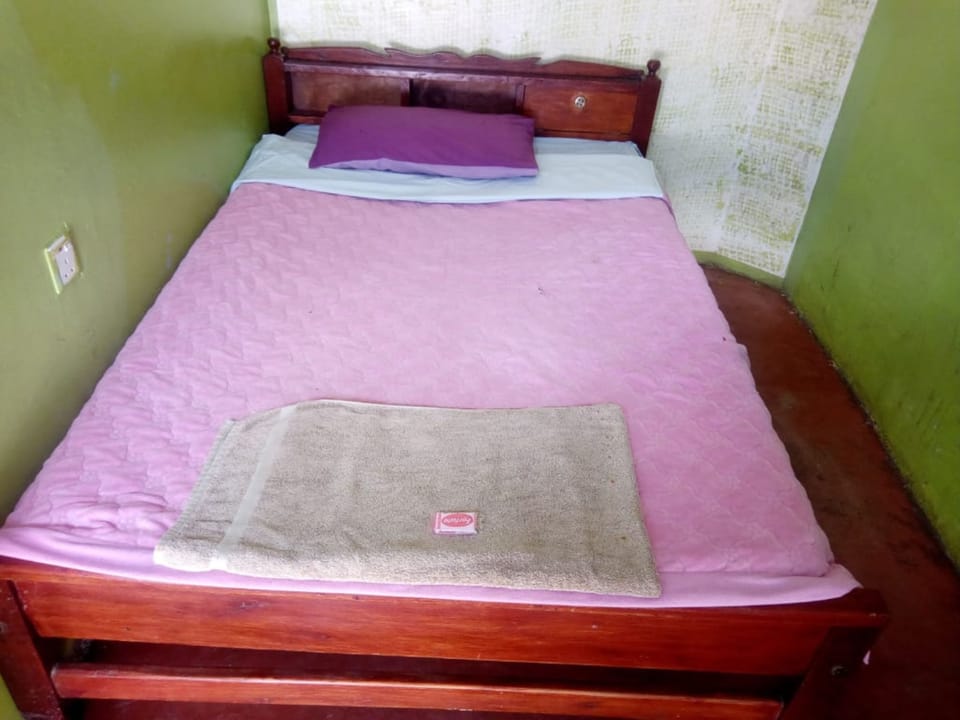 Standard Room | Iron/ironing board, bed sheets