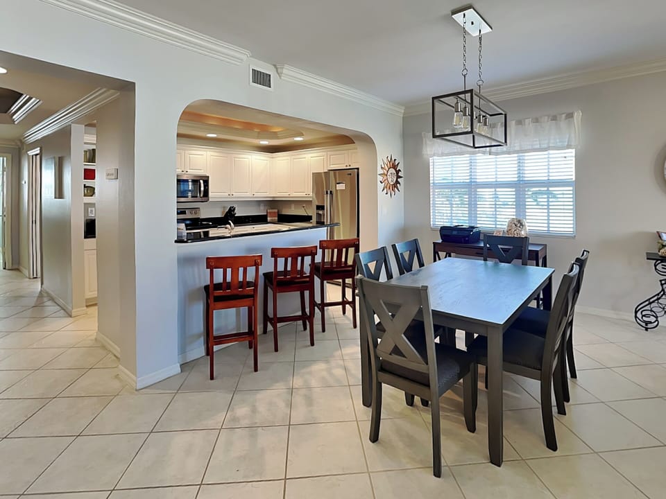 Condo (3 Bedrooms) | Property amenity