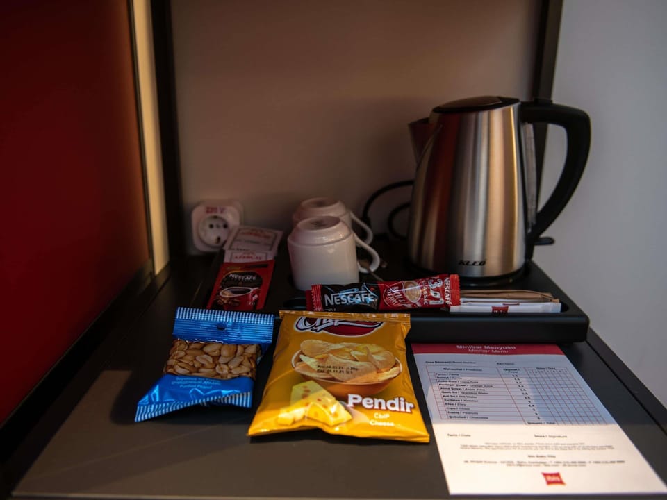 Premium Room, 1 Double Bed | Hypo-allergenic bedding available, minibar, in-room safe, desk