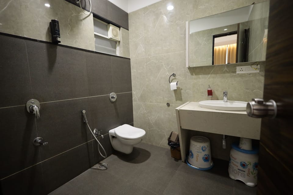 Shower, hydromassage showerhead, towels, soap