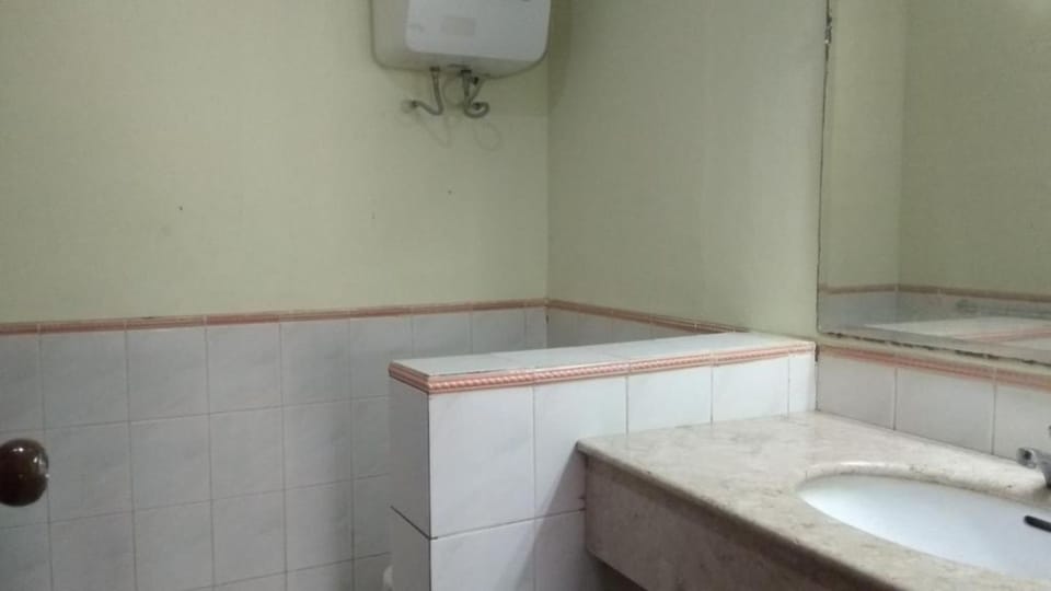 Apartment | Bathroom | Shower, towels